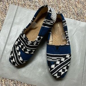Classic Black White Knit Shearling TOMS